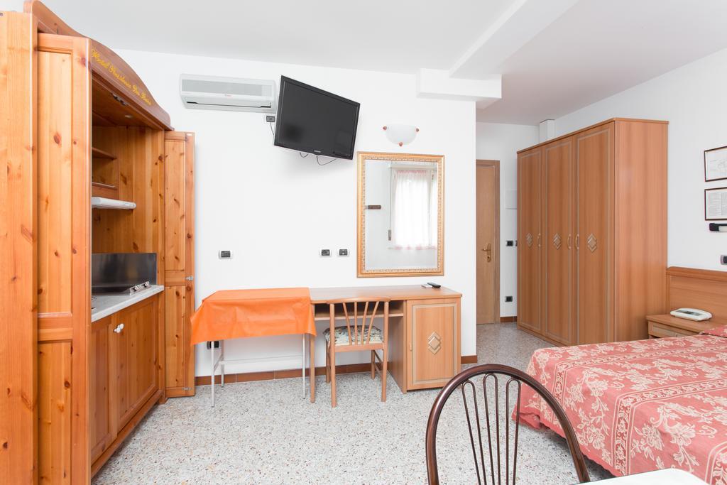 Hotel Residence Des Bains เชเซนาติโก ภายนอก รูปภาพ