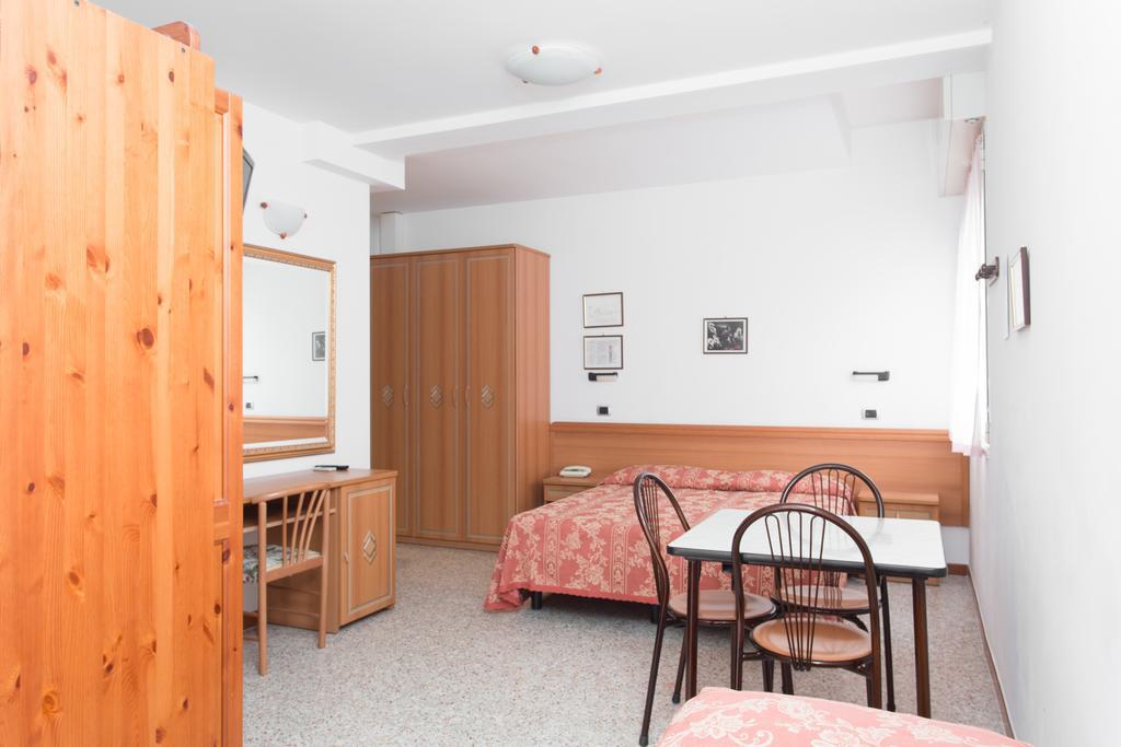 Hotel Residence Des Bains เชเซนาติโก ภายนอก รูปภาพ