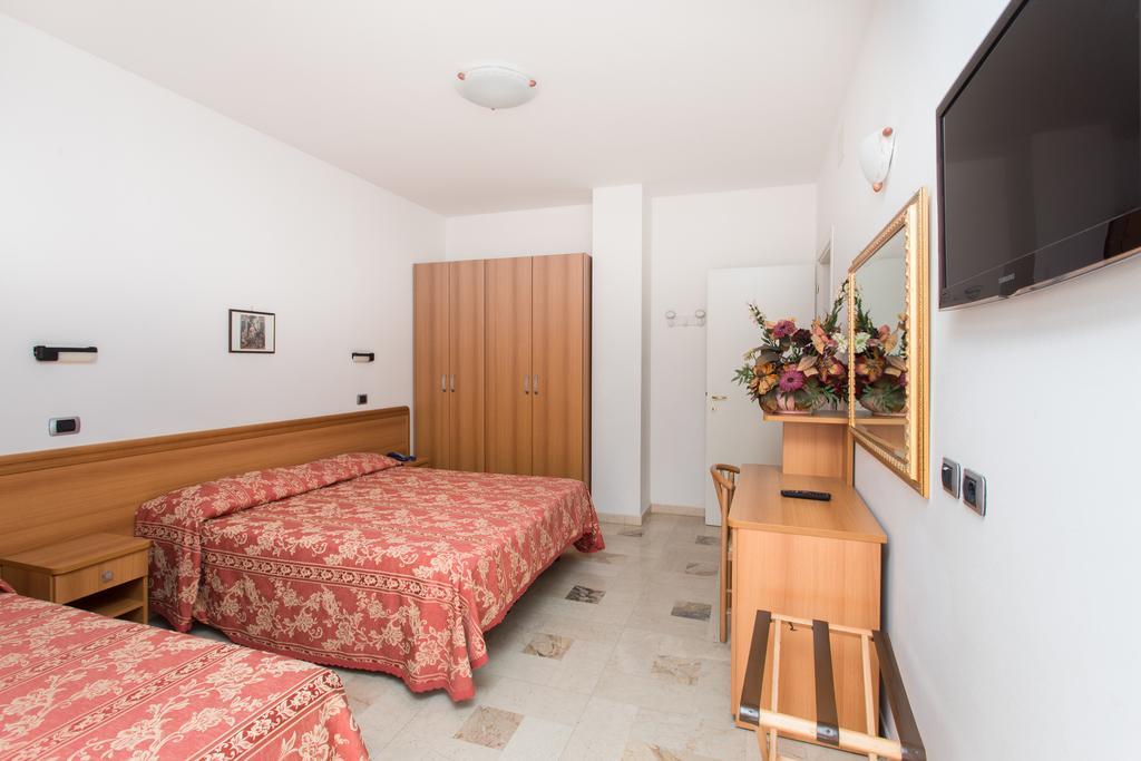 Hotel Residence Des Bains เชเซนาติโก ภายนอก รูปภาพ